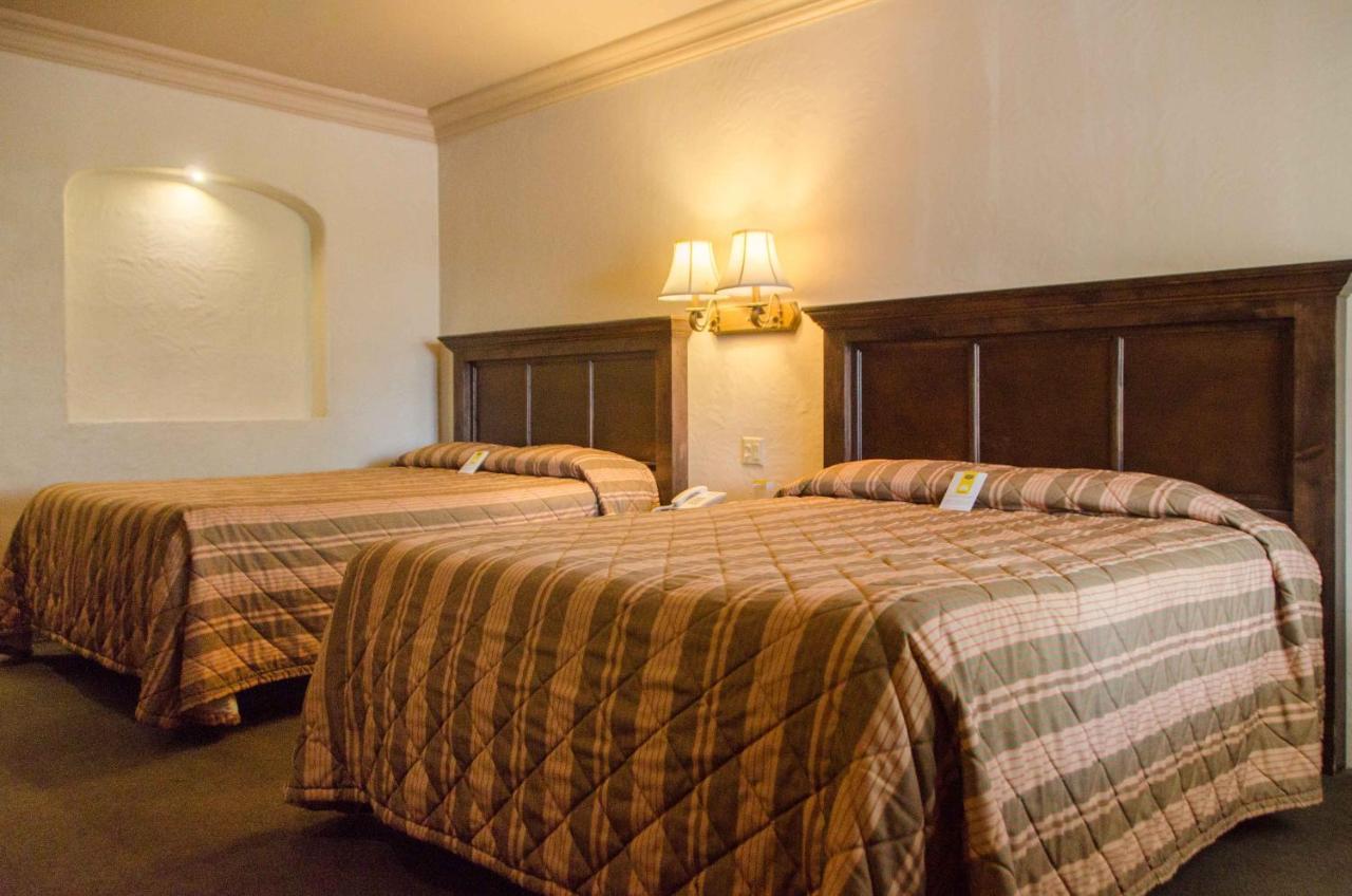 Hotel Siesta Real Мехикали Екстериор снимка