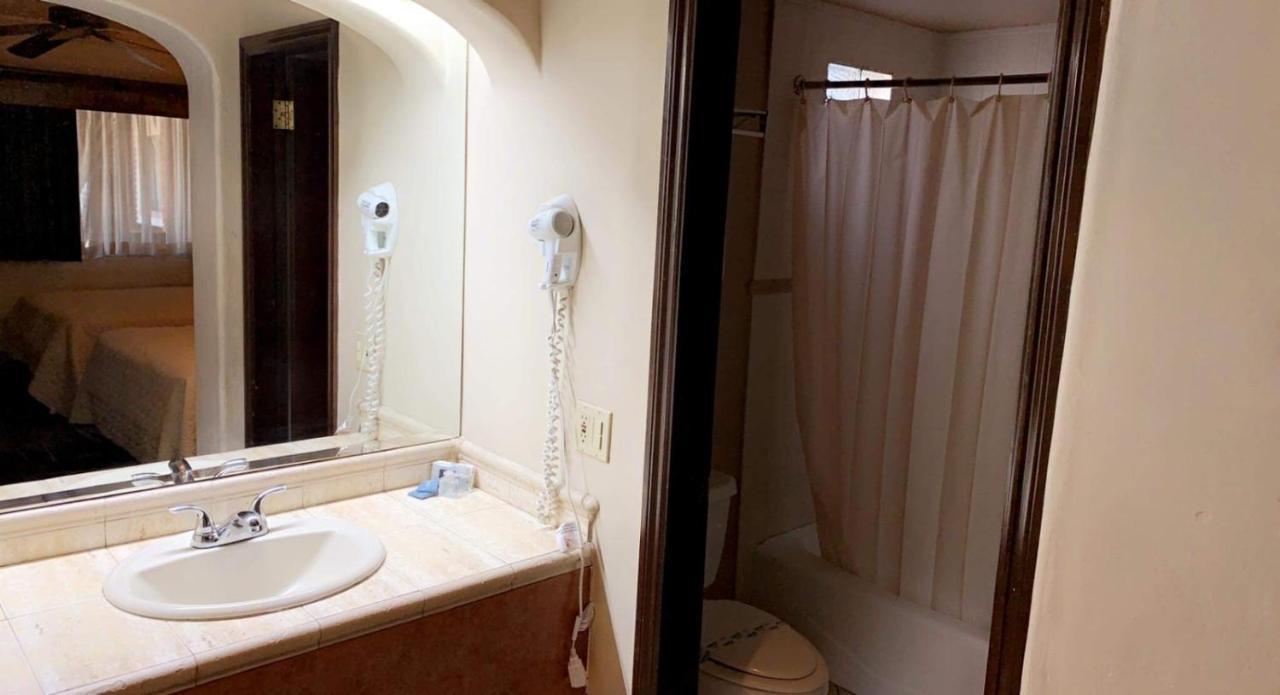 Hotel Siesta Real Мехикали Екстериор снимка
