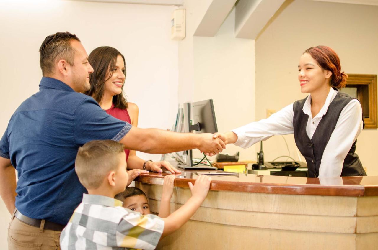 Hotel Siesta Real Мехикали Екстериор снимка
