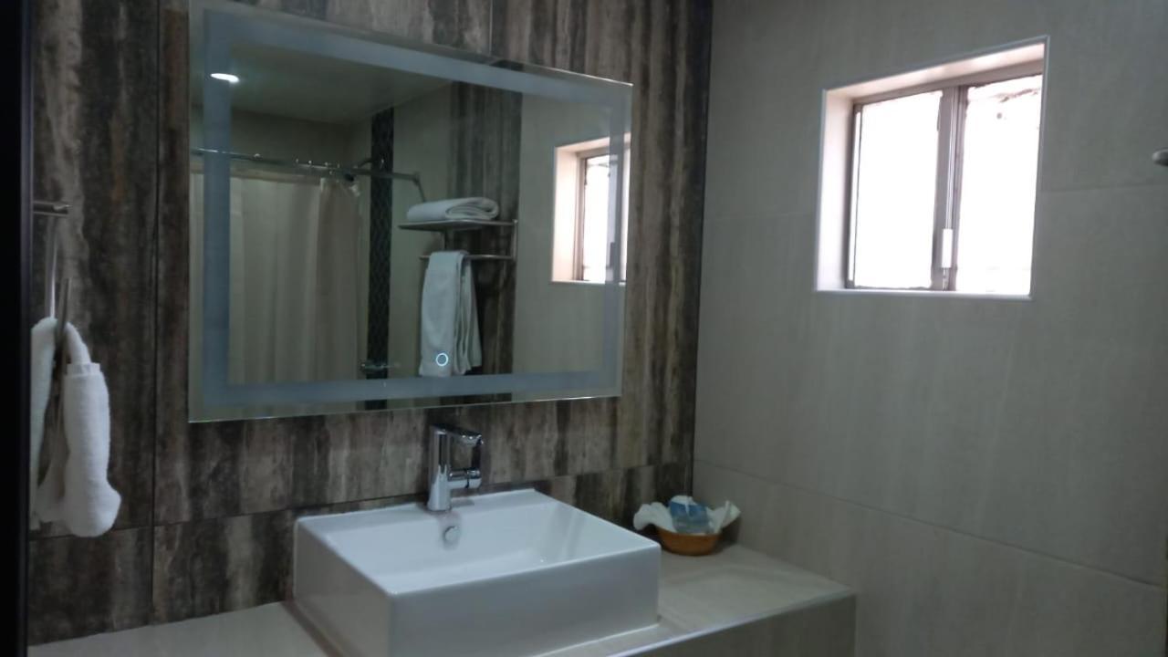 Hotel Siesta Real Мехикали Екстериор снимка