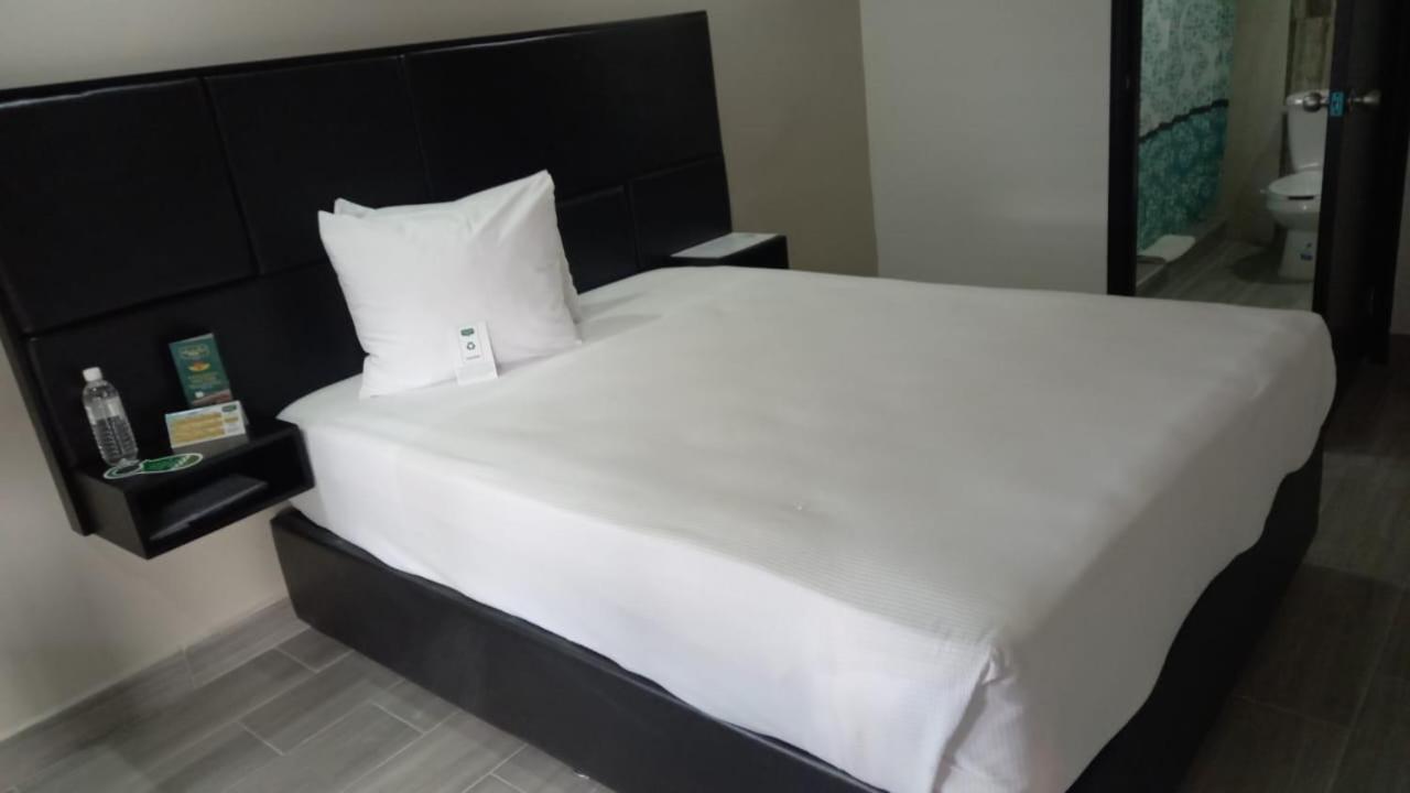 Hotel Siesta Real Мехикали Екстериор снимка