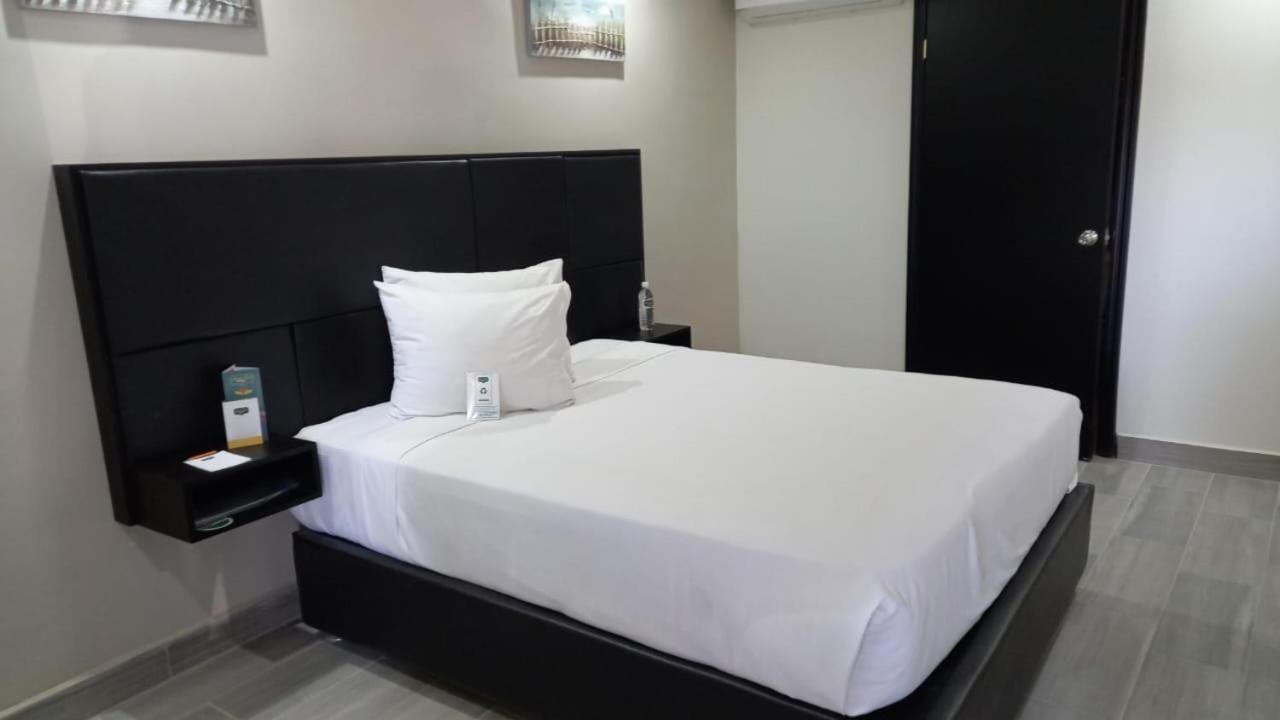 Hotel Siesta Real Мехикали Екстериор снимка