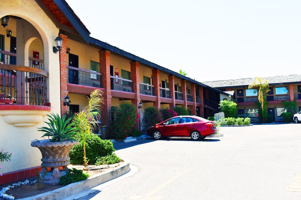 Hotel Siesta Real Мехикали Екстериор снимка